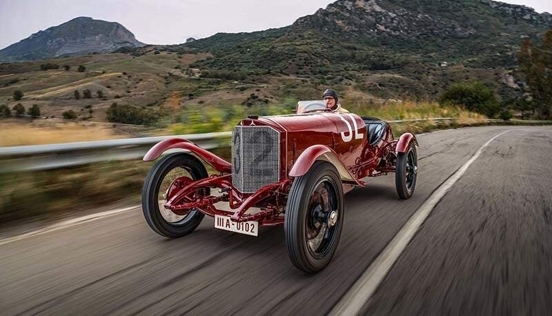 Mercedes 2-Liter-Targa-Florio-Rennwagen von 1924. Eingesetzt bei der Targa Florio Classica im Oktober 2024. Fahraufnahme von links vorn mit Mercedes-Benz Classic Markenbotschafter Karl Wendlinger am Steuer. (Fotosignatur der Mercedes-Benz Classic Archive: D845090) 

Mercedes 2-litre Targa Florio racing car from 1924. Appearing at the Targa Florio Classica in October 2024. Driving shot from the front left, with Mercedes-Benz Classic brand ambassador Karl Wendlinger at the wheel. (Photo index number in the Mercedes-Benz Classic Archives: D845090)