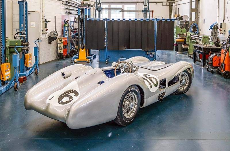 Mercedes-Benz W 196 R Grand-Prix-Rennwagen mit der Fahrgestellnummer 9. Hersteller-Expertise im Mercedes-Benz Classic Center, Fellbach. Foto des Fahrzeugs in der Werkstatt. (Fotosignatur der Mercedes-Benz Classic Archive: D844126) 

Mercedes-Benz W 196 R Grand Prix racing car with chassis number 9. Manufacturer expertise at the Mercedes-Benz Classic Center, Fellbach. Photo of the vehicle in the workshop. (Photo signature of the Mercedes-Benz Classic Archives: D844126)